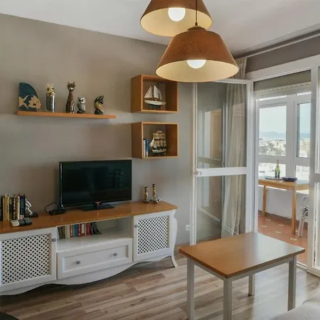 Apartment Fantastic Seaviews & Pool, Close To