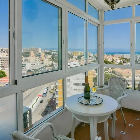 Apartment Fantastic Seaviews & Pool, Close To